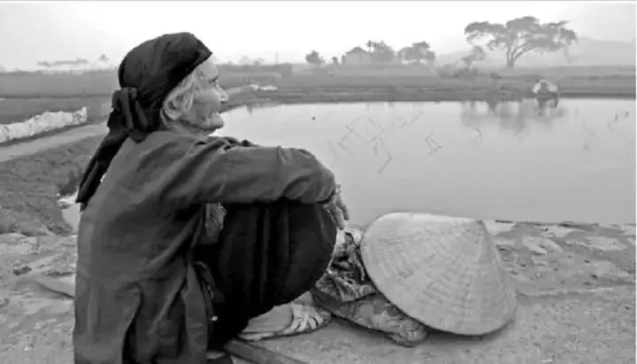 Nằm Mơ Thấy Bà Ngoại Đánh Đề Số May: Giải Mã Ý Nghĩa Và Con Số Tiềm Ẩn