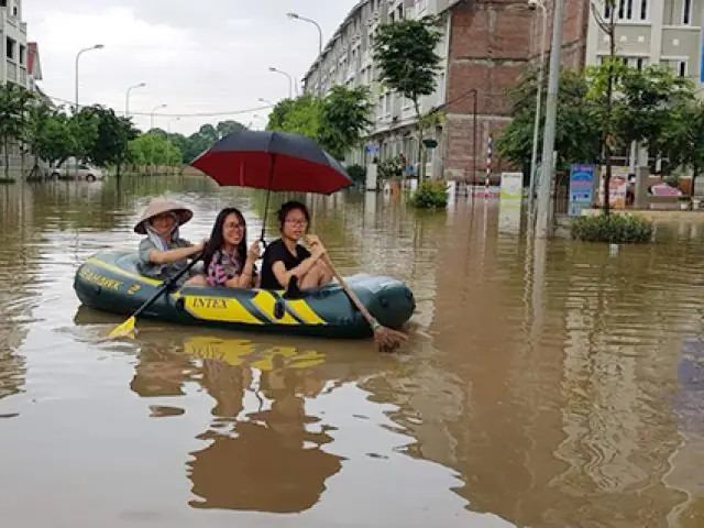 Giải Mã Giấc Mơ Bơi Xuồng Trên Sông: Thông Điệp Từ Dòng Nước Kỳ Ảo
