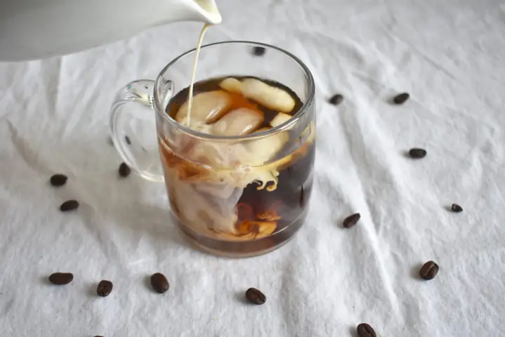 Giải Mã Giấc Mơ Thấy Bướm Phụ Nữ: Điềm Báo Và Con Số May Mắn