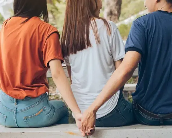 Nằm Mơ Thấy Chồng Ngoại Tình Đánh Con Gì? Giải Mã Chi Tiết Từ Tâm Linh Đến Tâm Lý