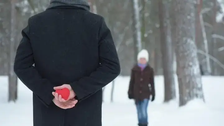 Giải Mã Giấc Mơ Thấy Có Người La Thích Mình: Điềm Báo Gì & Nên Đánh Con Số Nào?