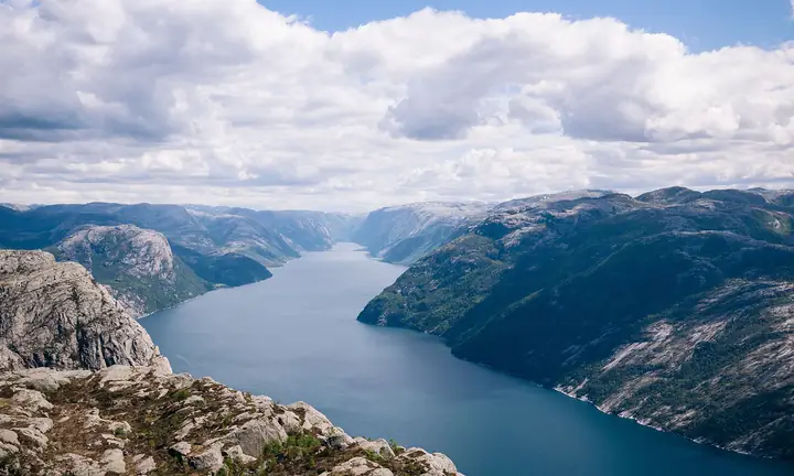 Nằm Mơ Thấy Đàn Ông Ở Truồng Đánh Số Gì? Giải Mã Chi Tiết Và Chính Xác Nhất