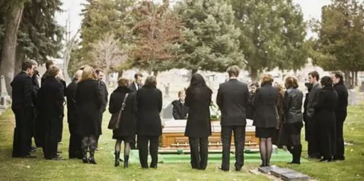 Nằm Mơ Thấy Đi Đám Ma Đánh Đề Số May: Giải Mã Chi Tiết Và Con Số Chính Xác