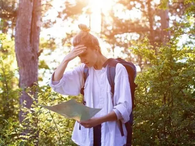 Giải Mã Chi Tiết Ý Nghĩa Giấc Mơ Thấy Đi Lạc Đường & Con Số May Mắn