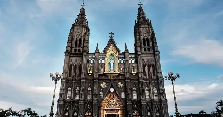 Giải Mã Ý Nghĩa Giấc Mơ Thấy Đi Lễ Nhà Thờ: Những Thông Điệp Tâm Linh Bạn Cần Biết