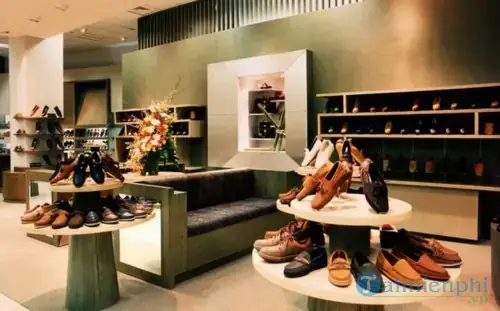 Giải Mã Ý Nghĩa & Con Số Khi Nằm Mơ Thấy Đi Mua Dép