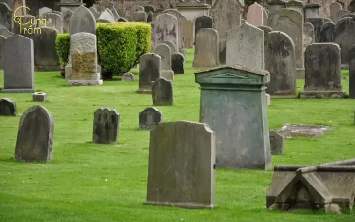 Giải Mã Giấc Mơ Đi Ngang Nghĩa Trang: Điềm Báo Gì & Con Số May Mắn