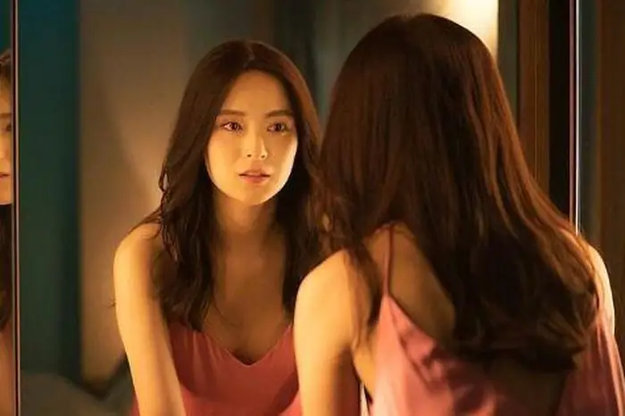 Nằm Mơ Thấy Gương Vỡ Là Điềm Gì? Giải Mã Chi Tiết Và Ý Nghĩa Đằng Sau