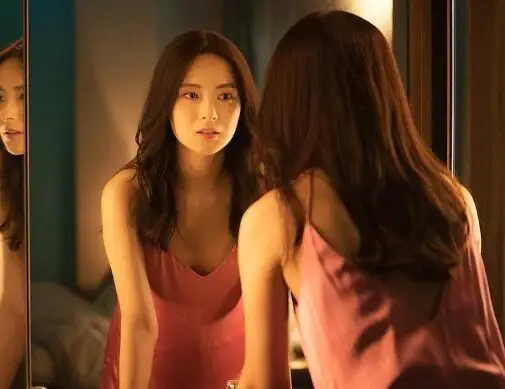 Nằm Mơ Thấy Gương Vỡ Là Điềm Gì? Giải Mã Chi Tiết Và Ý Nghĩa Đằng Sau