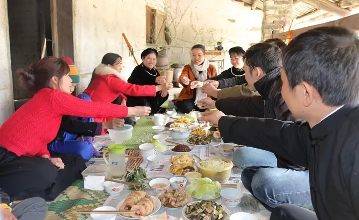 Nằm Mơ Thấy Họ Hàng Bên Nội: Giải Mã Chi Tiết Ý Nghĩa Và Điềm Báo Tâm Linh