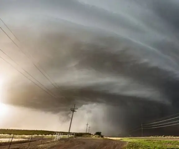 Giải Mã Giấc Mơ Thấy Lốc Xoáy: Điềm Báo Gì Và Nên Làm Gì?