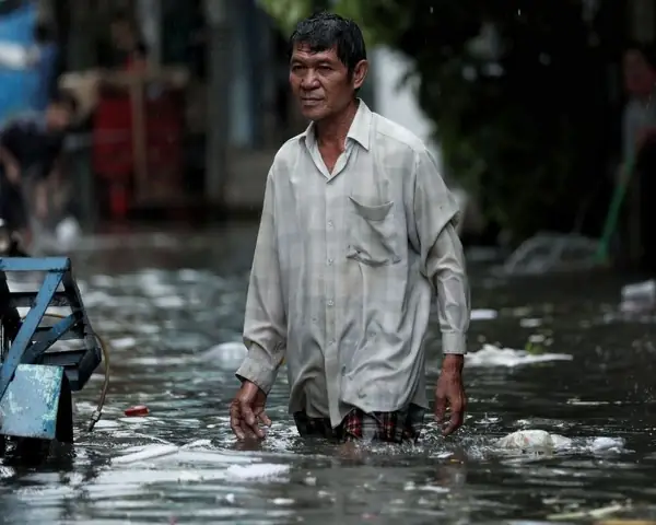 Giải Mã Ý Nghĩa Giấc Mơ Thấy Lội Nước Mênh Mông: Điềm Báo Gì Và Con Số May Mắn