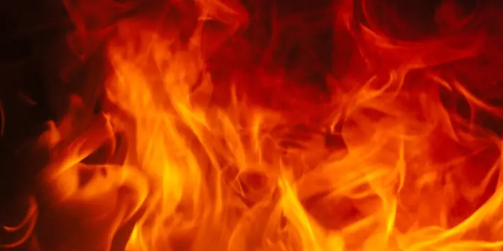 Nằm Mơ Thấy Lửa Là Điềm Gì? Giải Mã Chi Tiết Theo Tâm Linh & Phật Giáo