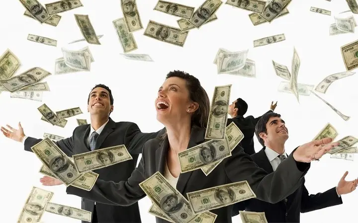 Giải Mã Chi Tiết Giấc Mơ: Nằm Mơ Thấy Lượm Tiền Là Điềm Báo Gì?