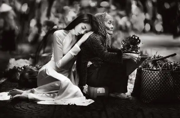 Nằm Mơ Thấy Mẹ Mất Nhưng Mẹ Chưa Mất: Giải Mã Ý Nghĩa Và Cách Hóa Giải Theo Tâm Linh