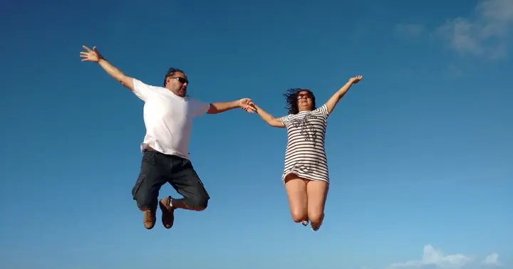 Giải Mã Giấc Mơ Thấy Mình Bay Lên Trời: Điềm Báo Gì Và Con Số May Mắn?