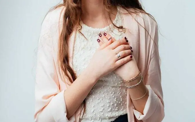 Giải Mã Giấc Mơ Thấy Mình Bị Bóp Vú: Điềm Báo Gì Và Ý Nghĩa Tiềm Thức