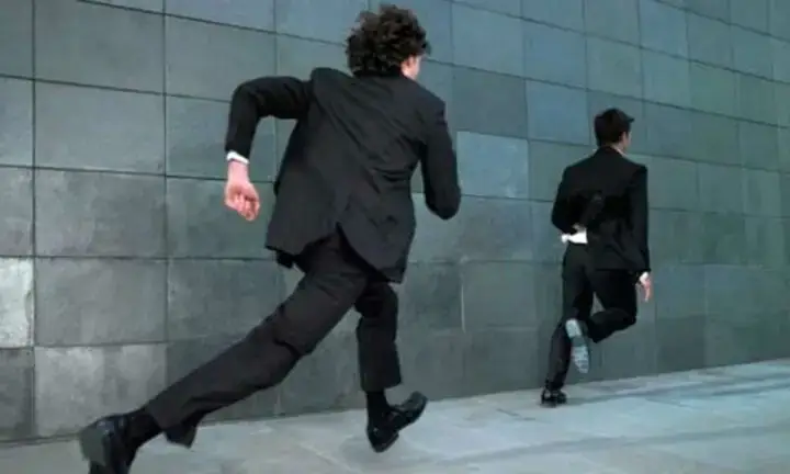 Giải Mã Giấc Mơ Thấy Mình Bị Đuổi Giết: Điềm Báo Gì Và Con Số May Mắn?