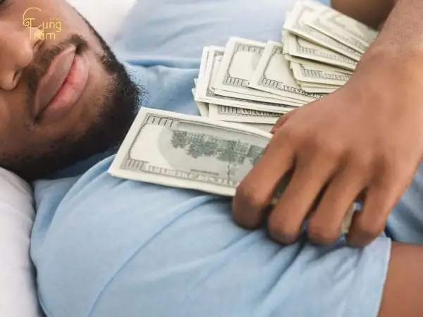 Giải Mã Giấc Mơ Thấy Mình Bị Lừa Tiền: Điềm Báo Gì Và Cách Hóa Giải?