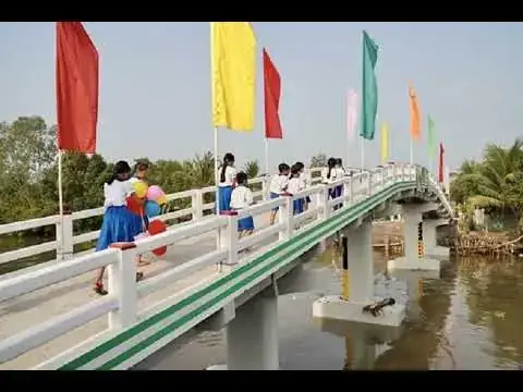 Giải Mã Giấc Mơ Thấy Mình Đi Qua Cầu: Điềm Báo Gì, Con Số May Mắn Và Những Điều Cần Biết