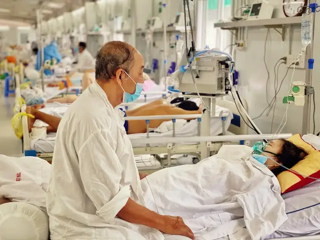 Giải Mã Giấc Mơ Thấy Người Khác Bị Bệnh: Điềm Báo Gì Và Nên Làm Gì?