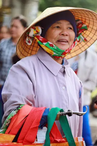 Giải Mã Giấc Mơ Thấy Người Khác Cụt Tay: Điềm Báo Gì Và Con Số May Mắn