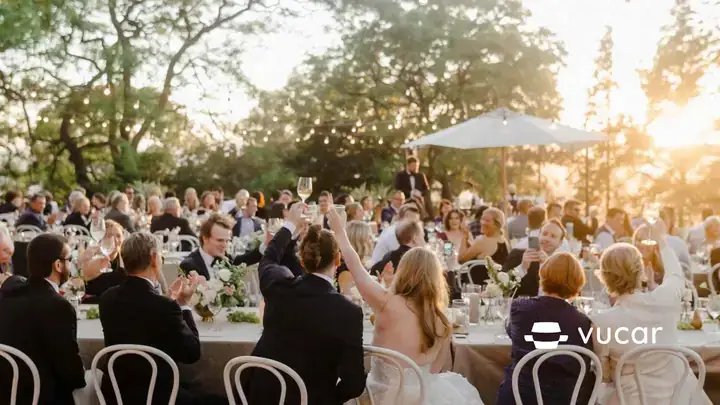 Giải Mã Chi Tiết Giấc Mơ Thấy Người Khác Lấy Tiền Của Mình Và Những Con Số May Mắn Liên Quan