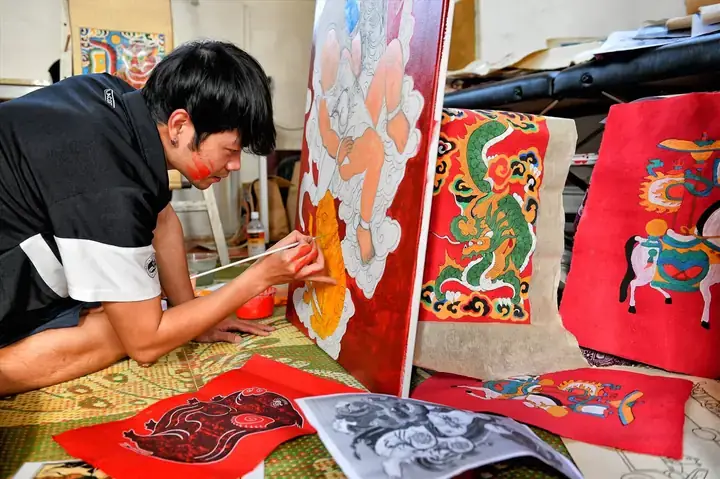 Giải Mã Giấc Mơ Thấy Người Khác Vẽ Tranh: Thông Điệp Từ Tiềm Thức Và Ý Nghĩa Thực Tế