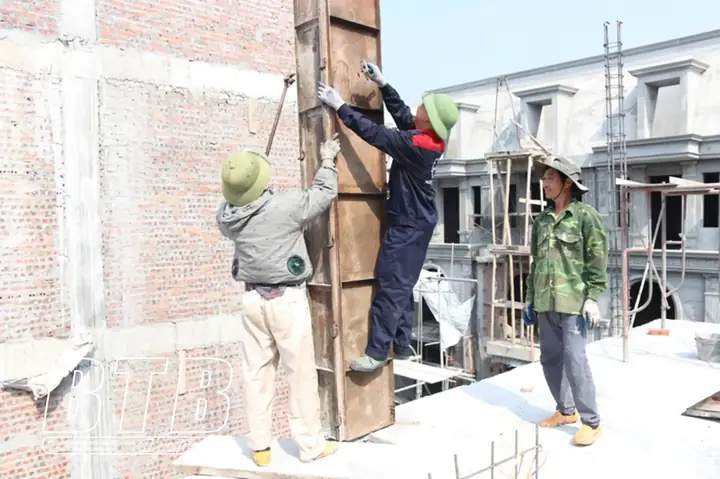 Giải Mã Giấc Mơ Thấy Người Khác Xây Nhà: Điềm Báo Gì Và Ý Nghĩa Tâm Linh Sâu Xa