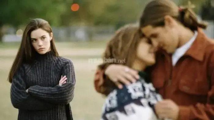 Giải Mã Giấc Mơ Thấy Người Mình Thích Yêu Người Khác: Điềm Báo Gì Và Cách Vượt Qua