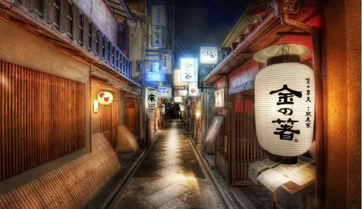 Nằm Mơ Thấy Người Nước Ngoài Đánh Con Gì? Giải Mã Ý Nghĩa & Con Số May Mắn