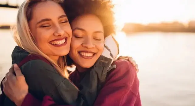 Giải Mã Giấc Mơ Thấy Người Quen Lâu Ngày Không Gặp: Thông Điệp Ẩn Sau Những Cuộc Hội Ngộ Trong Tiềm Thức