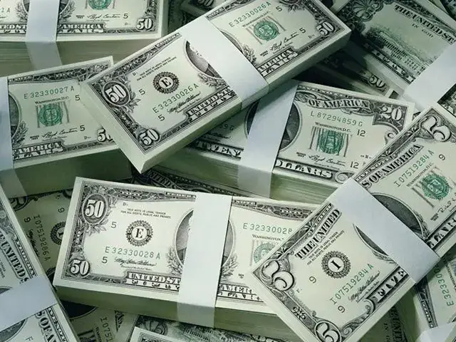 Giải Mã Giấc Mơ Thấy Người Khác Cho Tiền Usd: Điềm Lành Hay Điềm Dữ?