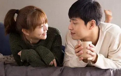 Giải Mã Giấc Mơ Thấy Người Khác Đánh Số: Điềm Báo Gì Và Con Số May Mắn Nào?