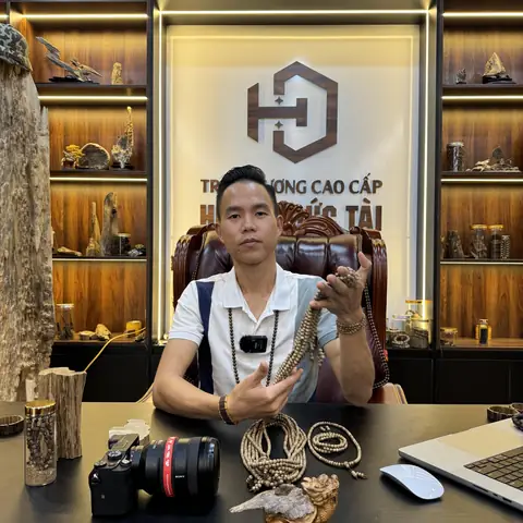 Nằm Mơ Thấy Người Ta Đưa Tiền Cho Mình: Giải Mã Chi Tiết Điềm Hên Hay Xui