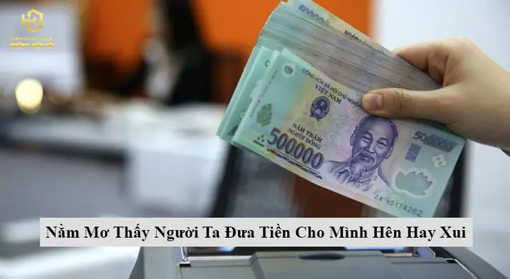 Nằm Mơ Thấy Người Ta Đưa Tiền Cho Mình: Giải Mã Chi Tiết Điềm Hên Hay Xui