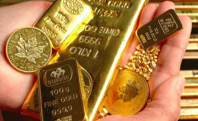 Giải Mã Ý Nghĩa Giấc Mơ Thấy Người Thân Cho Vàng: Điềm Báo Gì Và Con Số May Mắn?