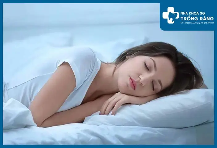 Giải Mã Giấc Mơ: Nằm Mơ Thấy Người Thân Rụng Răng Có Ý Nghĩa Gì?