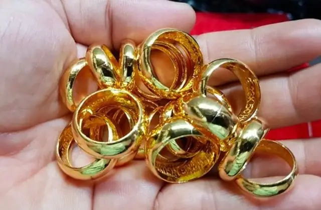 Giải Mã Giấc Mơ Thấy Nhặt Được Nhẫn Vàng: Ý Nghĩa Và Những Con Số May Mắn