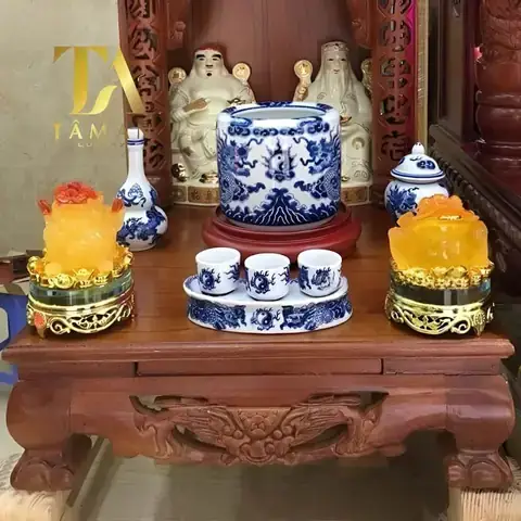 Giải Mã Ý Nghĩa Khi Nằm Mơ Thấy Ông Địa Thần Tài Bị Bể: Điềm Báo Gì & Con Số May Mắn