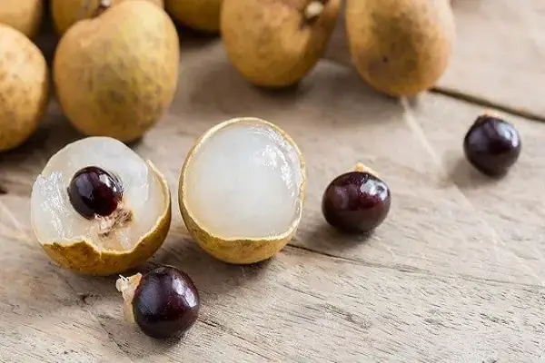 Nằm Mơ Thấy Quả Nhãn Đánh Con Gì? Giải Mã Chi Tiết Ý Nghĩa & Con Số