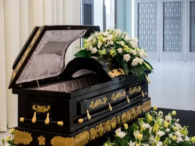 Giải Mã Ý Nghĩa Nằm Mơ Thấy Quan Tài Màu Vàng: Điềm Báo Gì Và Con Số May Mắn