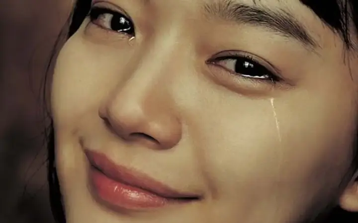 Giải Mã Giấc Mơ: Nằm Mơ Thấy Rơi Xuống Hồ Nước Điềm Gì?