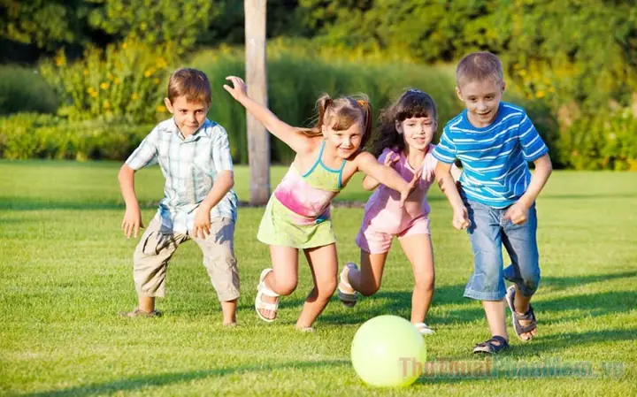 Giải Mã Ý Nghĩa Giấc Mơ Thấy Tắm Cho Trẻ Con: Điềm Báo Tốt Hay Xấu Và Con Số May Mắn