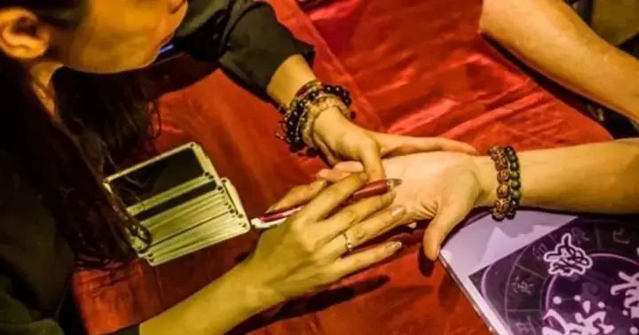 Giải Mã Giấc Mơ Thấy Thầy Bói: Điềm Báo Gì Và Những Con Số May Mắn