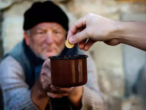 Giải Mã Giấc Mơ Thấy Tiền: Điềm Lành Hay Điềm Dữ? Góc Nhìn Khoa Học Và Tâm Linh