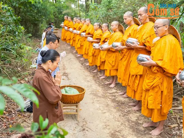 Cúng Dường Tam Bảo: Cẩm Nang Ý Nghĩa Và Những Phẩm Vật Nên Dâng