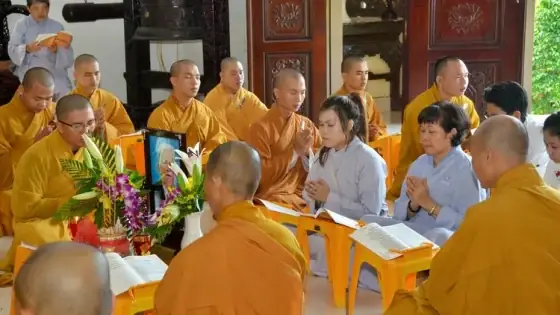 Nên Cúng Trai Tăng Tại Nhà Hay Tại Chùa: Đâu Là Lựa Chọn Phù Hợp Nhất?