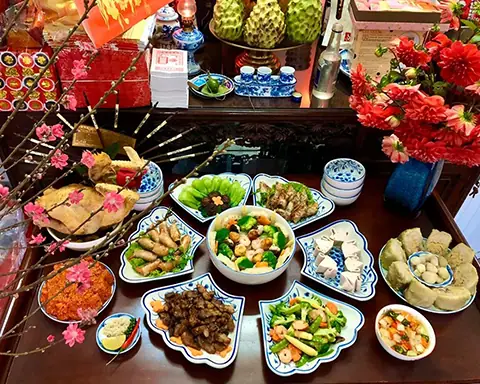 Ý Nghĩa Mâm Cỗ Cúng Ngày Tết: Nét Văn Hóa Tâm Linh Không Thể Thiếu Của Người Việt