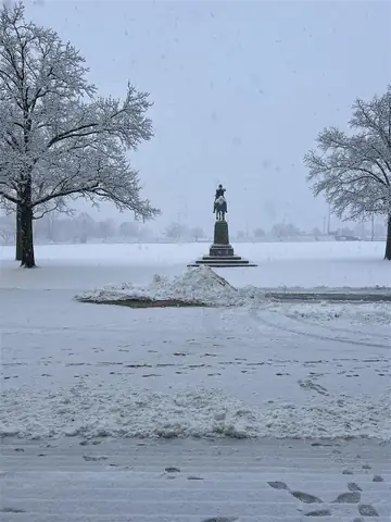 Sổ Tay Du Kích: Kỹ Năng Sinh Tồn Khi Bị Bao Vây